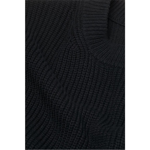 H&M black rib knit dress with high slits - Picture 4 of 11